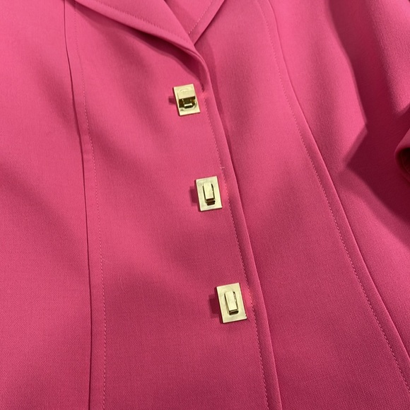Tahari Blazer embellished with gold toggle fasteners for a sophisticated look - Picture 3 of 5